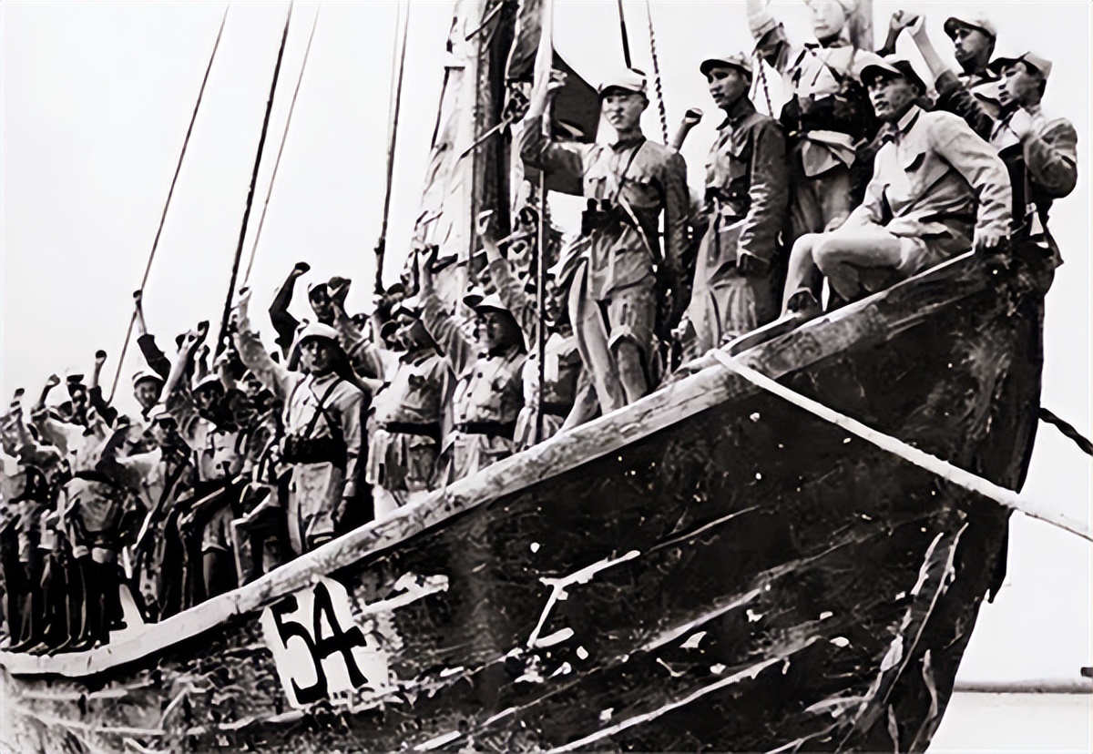 金门战役中指挥官鲍成被俘:一年后却被除党籍,晚年享县处级待遇