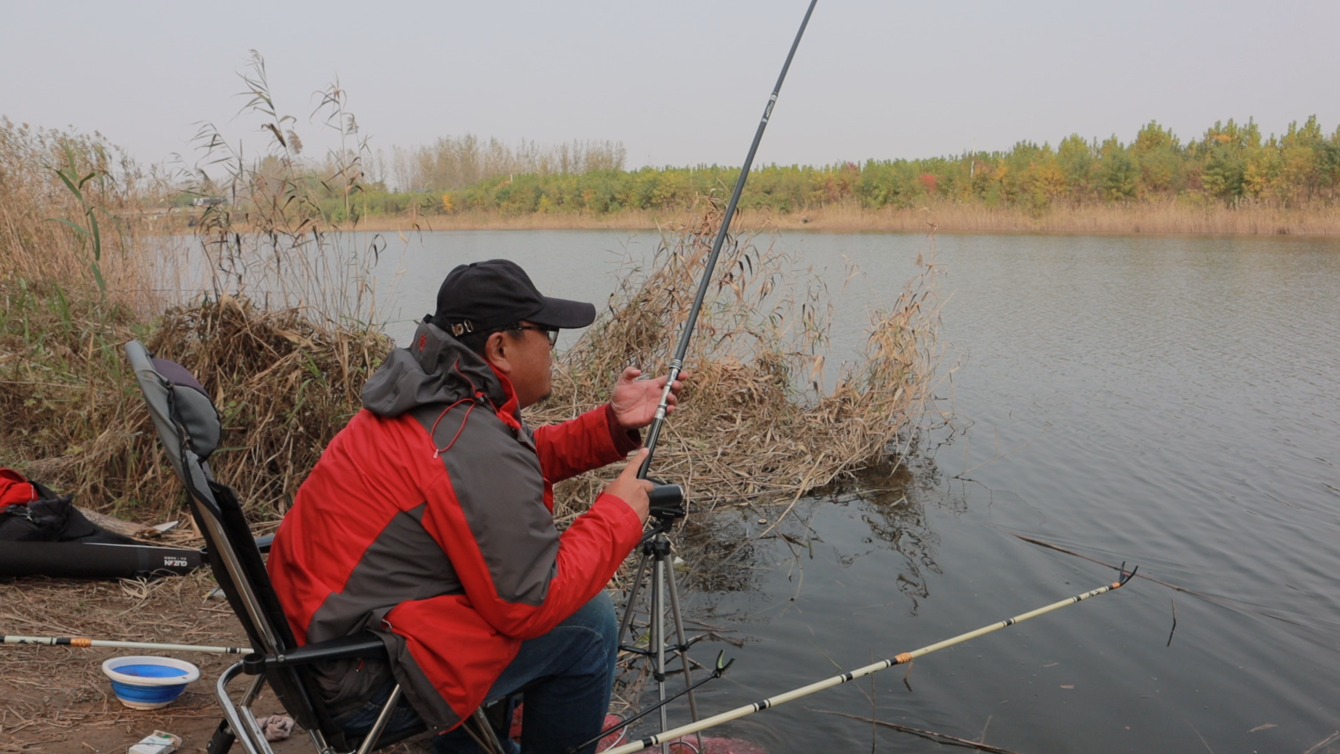 钓鱼10年,用废4把钓椅,谁才是真正的野钓之王?真实体验来了
