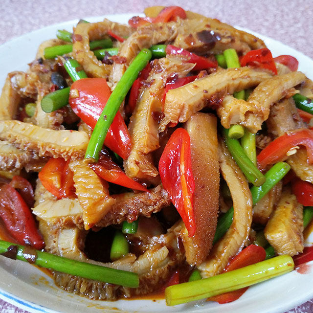 爆炒牛肚:嚼劲十足,鲜香美味的牛肚诱惑!