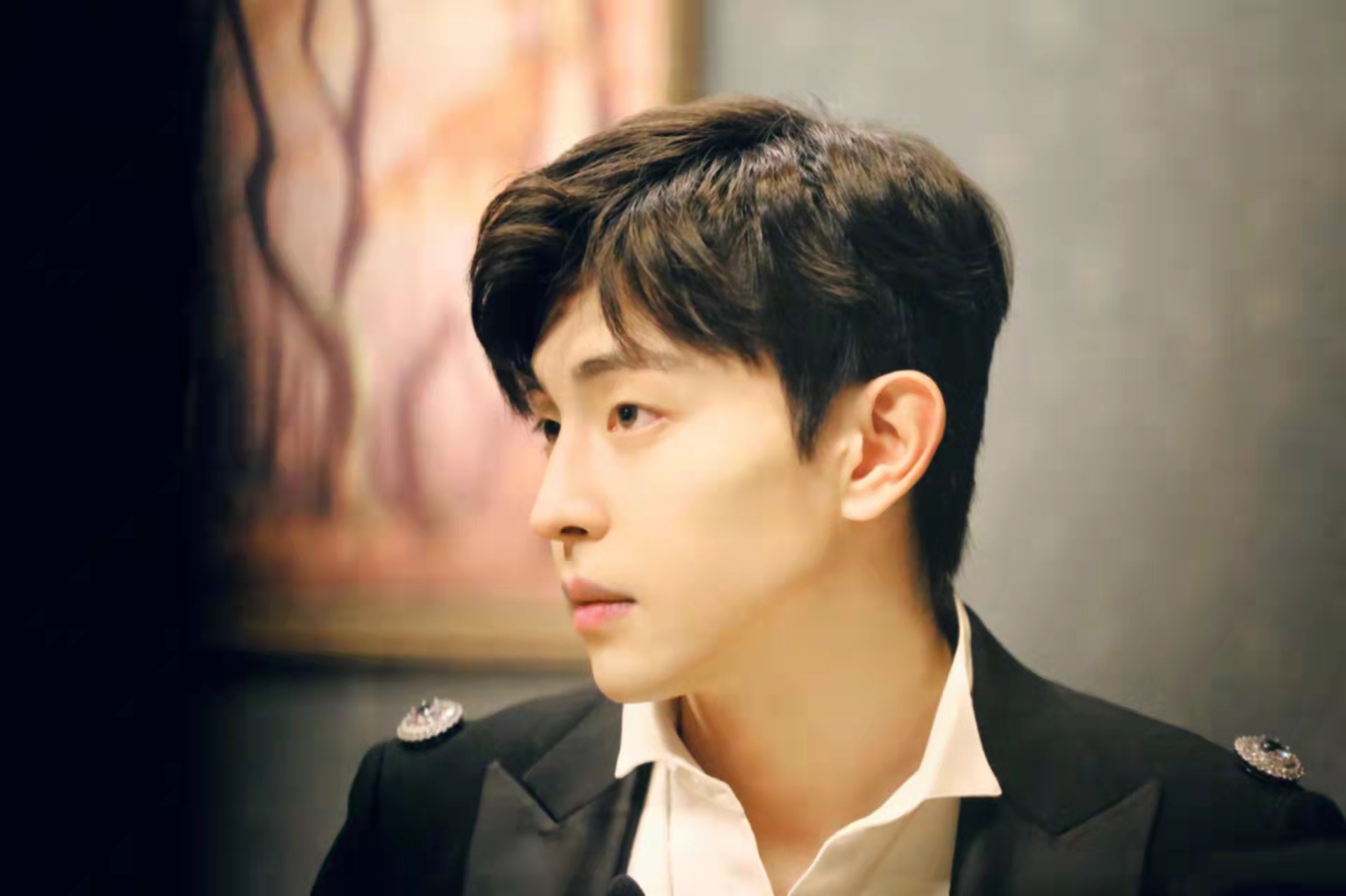 邓伦偷逃税被罚1.06亿后,代言品牌相继解约,社交账号已被封禁