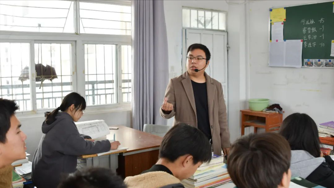 大赛练兵,教研秀人——阜南实验中学举办青年教师优质课比赛