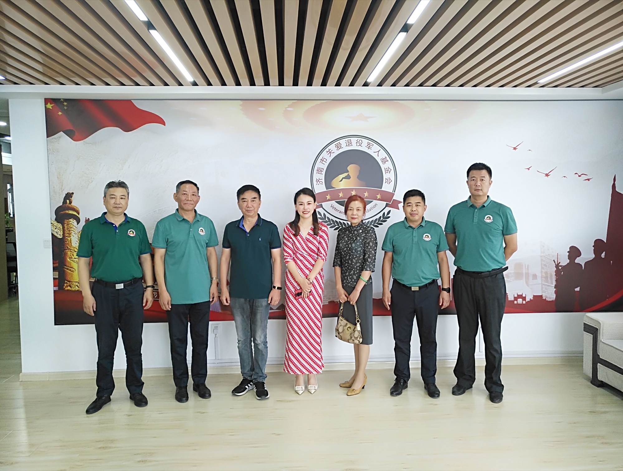 著名曲艺表演艺术家唐爱国莅临中投慈善参观座谈