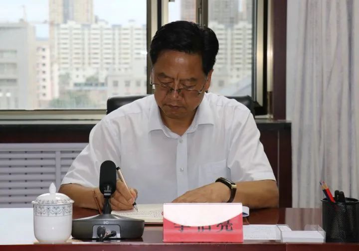 石福胜主持召开区委常委会