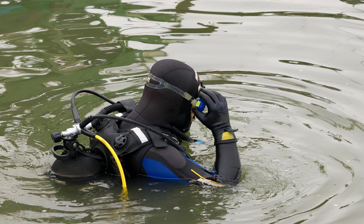 工地"水鬼",上来给2万,上不来给100万,他们在拿命赚钱!