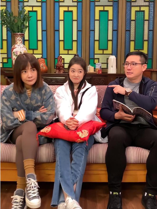 45岁的钱莹正式做回黄菲,人到中年的她终于决定为康祈耀挺身而出