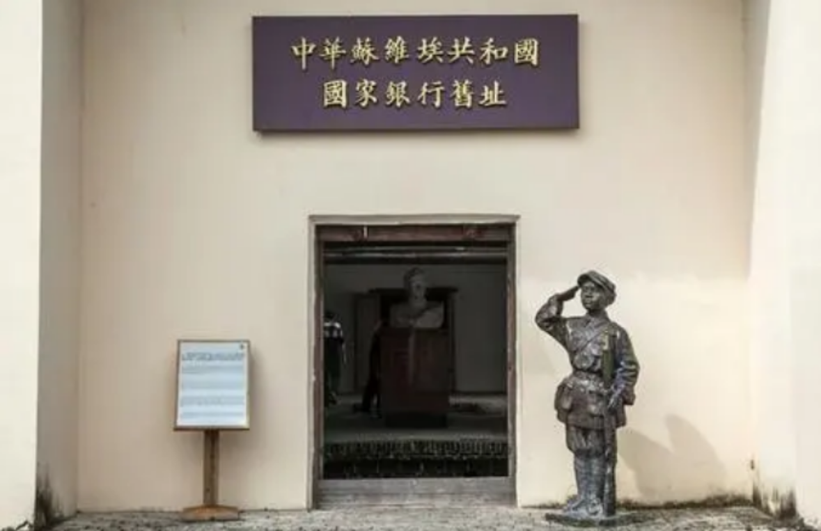 他是中华苏维埃国家银行第一任行长,略施妙计粉碎敌人假币的入侵