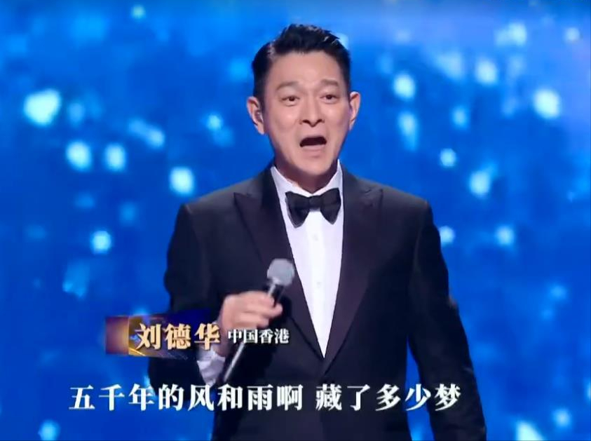 费翔被母亲"斩断"情缘,现如今,63岁的费翔依旧孤身一人