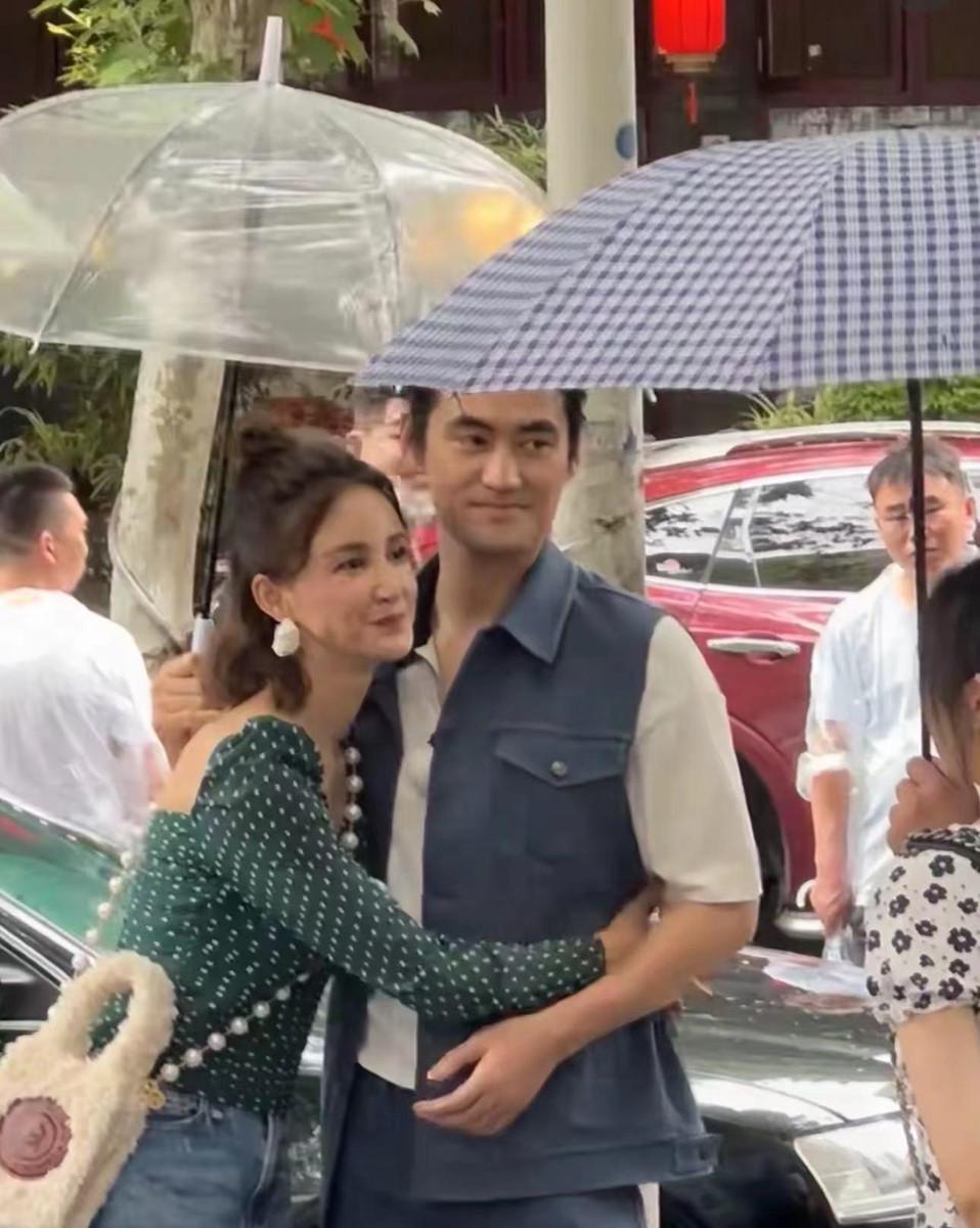 张歆艺吃路边摊瘦成闪电,身高被曝光!