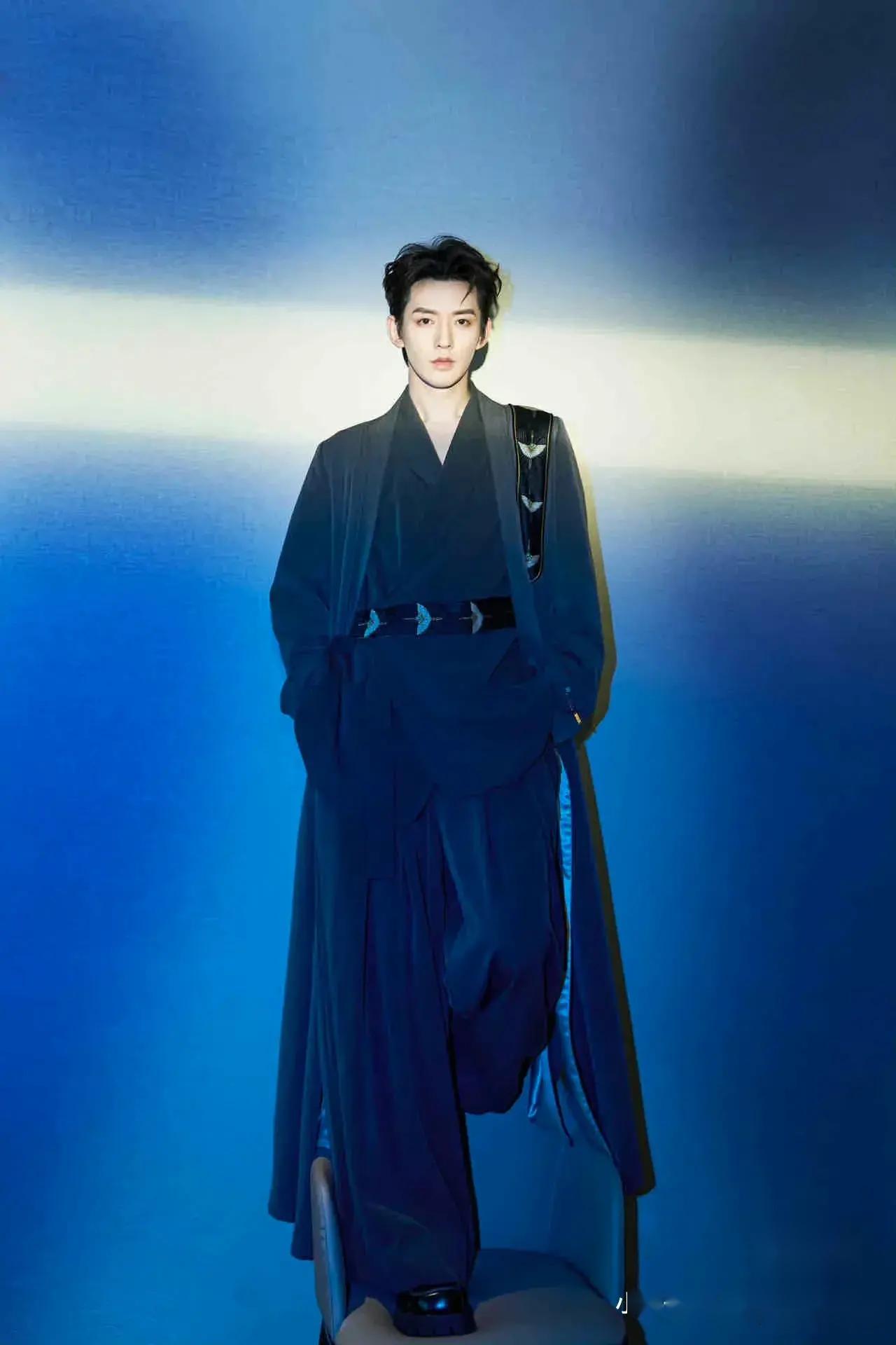 第五位是任嘉伦和成毅两位艺人在微