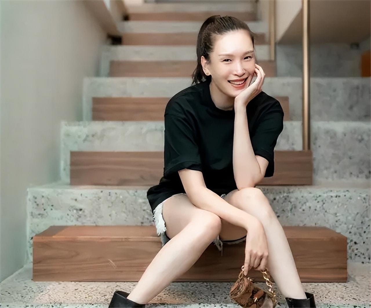 超模佟晨洁,与谢晖被誉为国内小贝和辣妹,离婚后却嫁给了魏巍