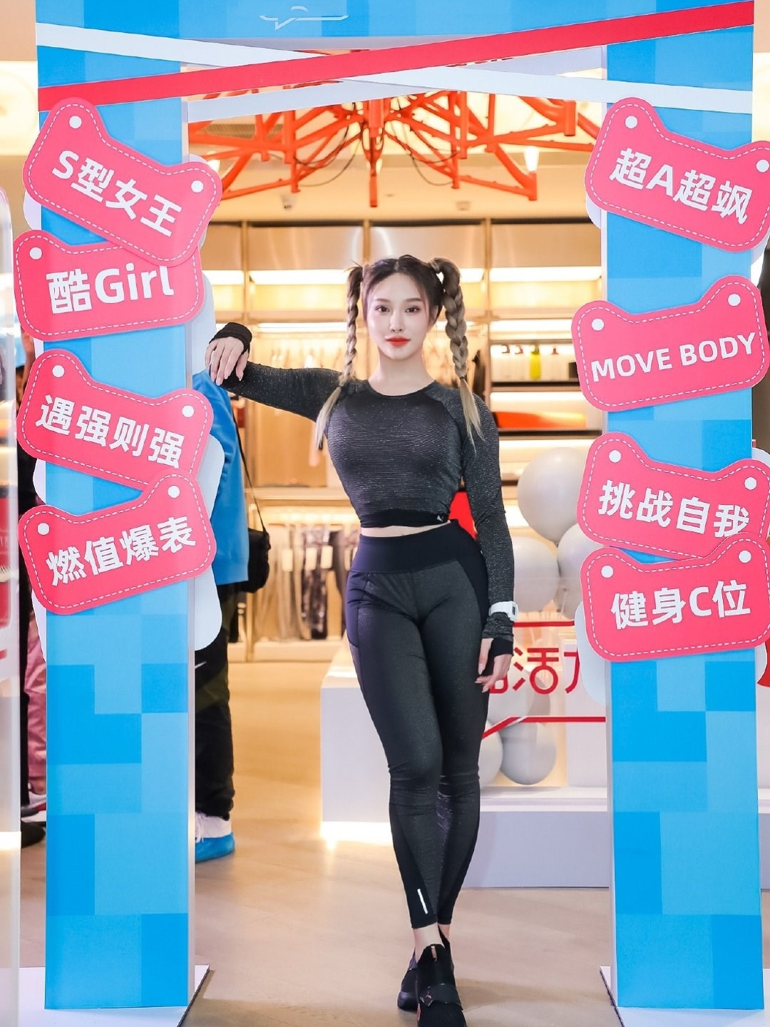 "纹身女神"宋昱欣,五官精致,臀围超101cm,她是咋保持的