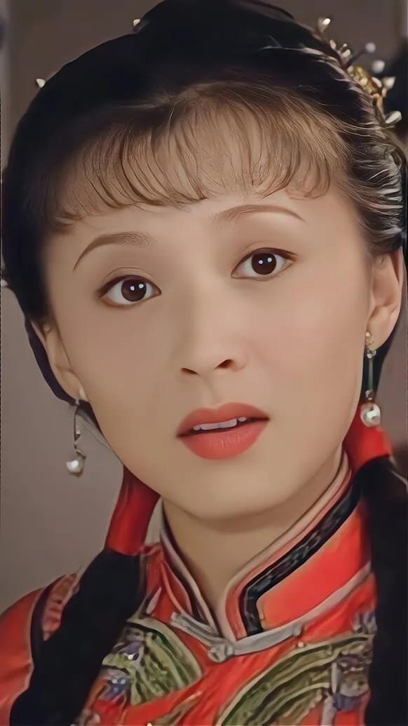 演员徐露:巅峰时退隐,嫁大7岁导演,48岁和19岁女儿似姐妹