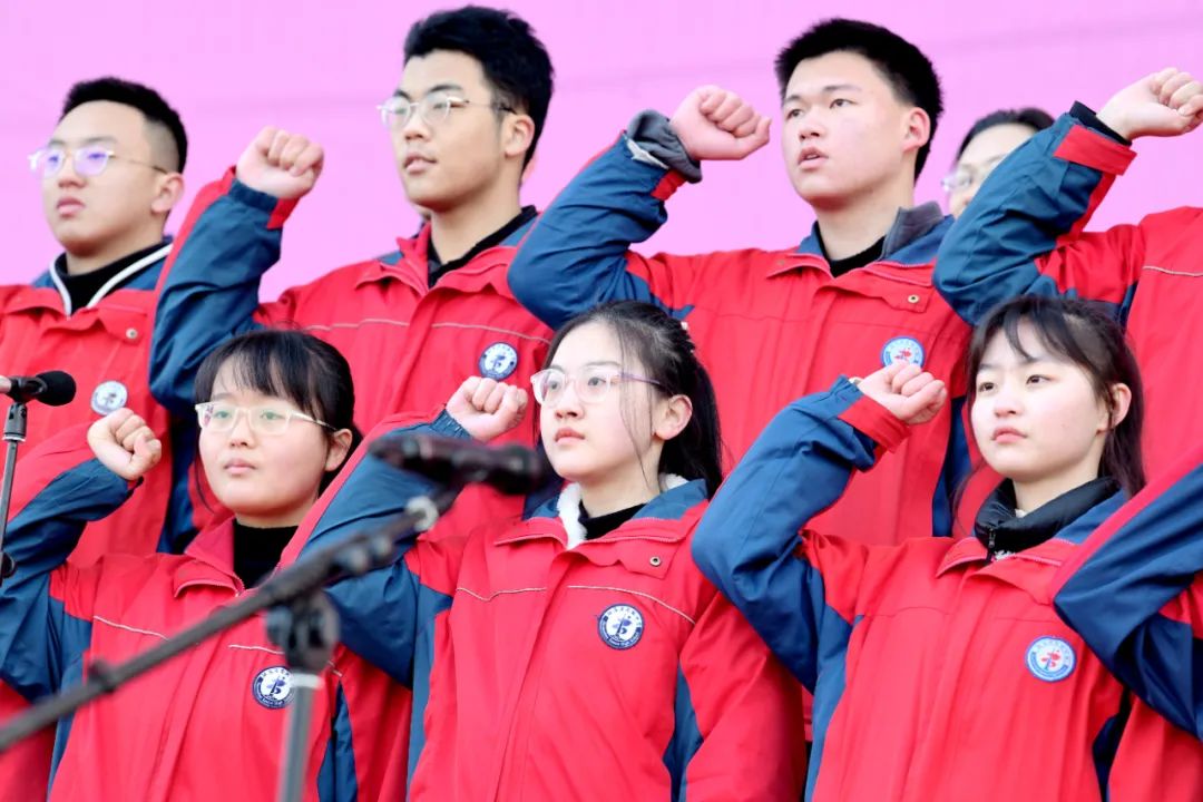 驻马店高中举行2022年春期开学典礼暨2019级高考百日誓师大会