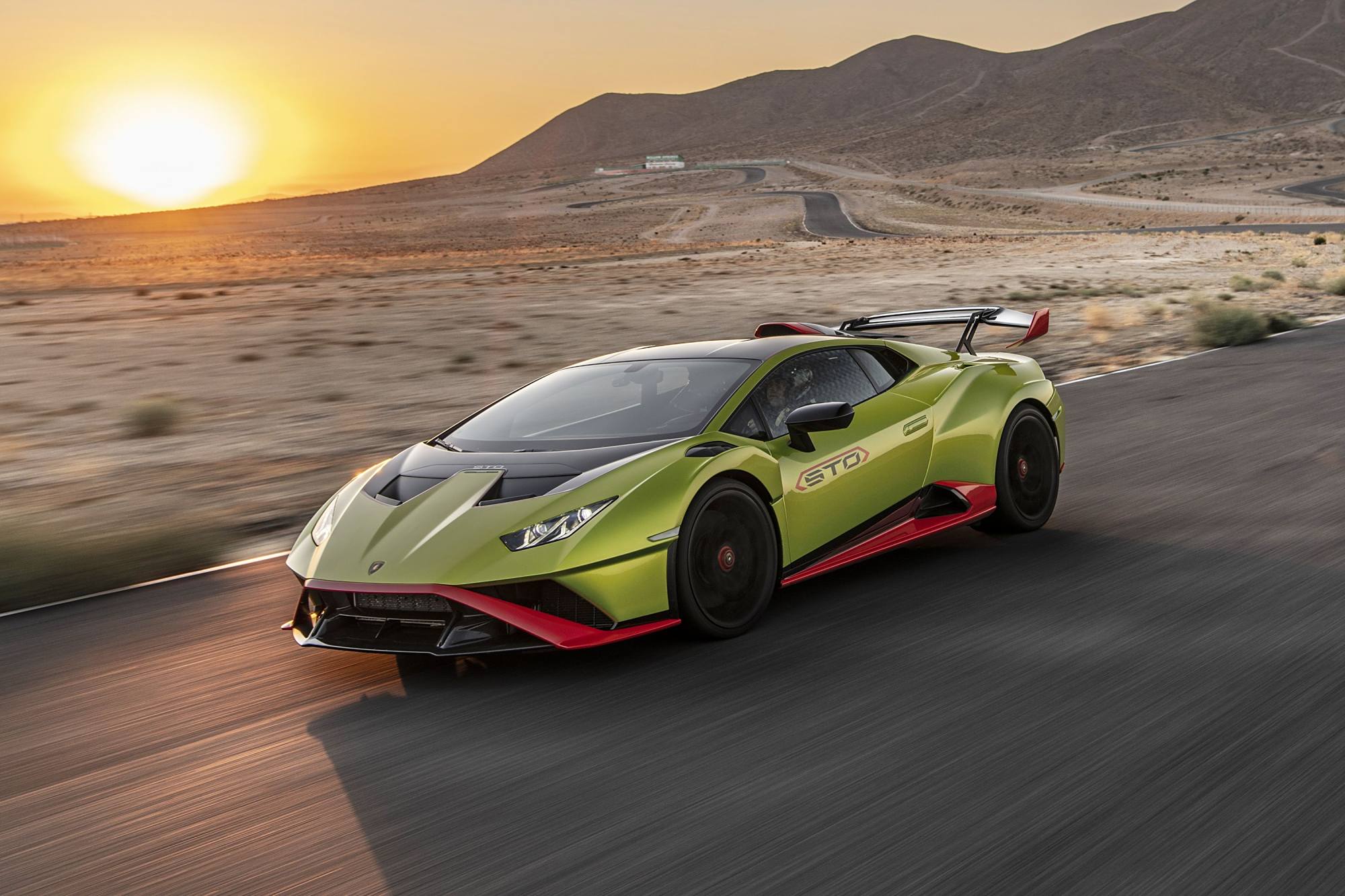 2021 年兰博基尼 huracan sto 首次驾驶回顾:赛车角色扮演