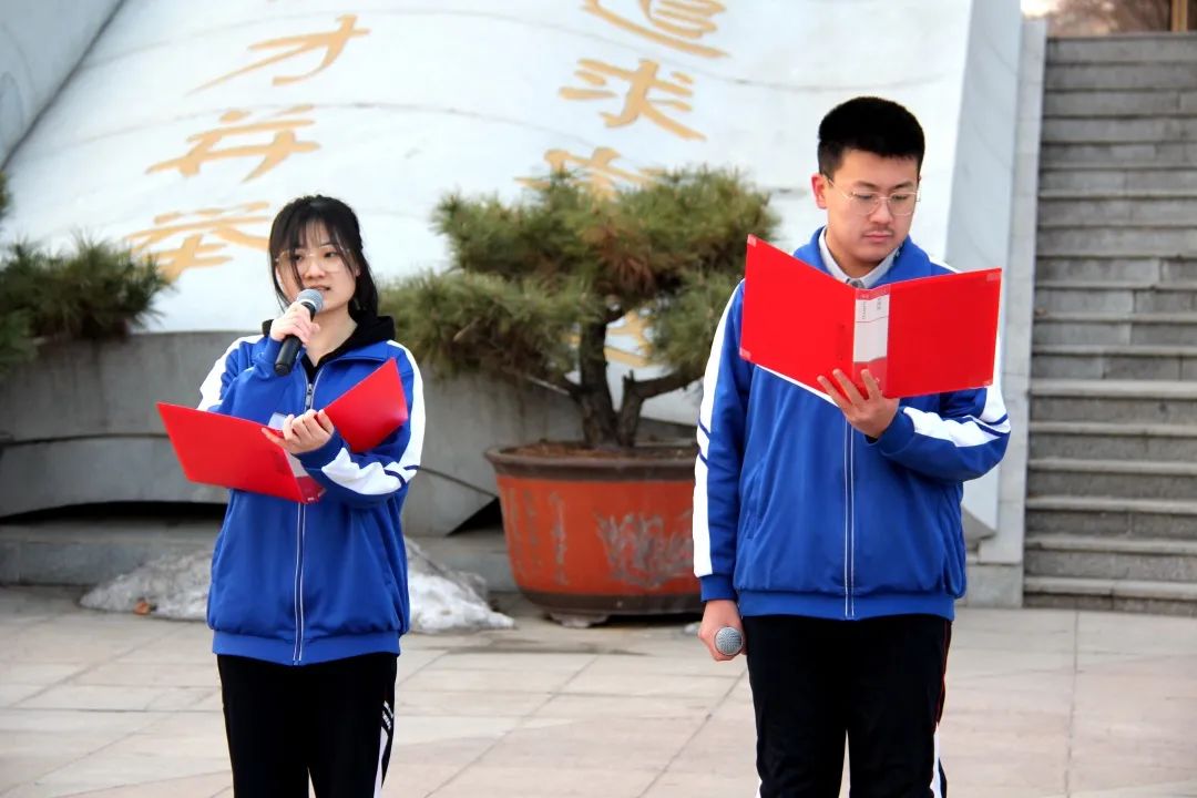 济南市章丘五中举行春季开学升旗仪式