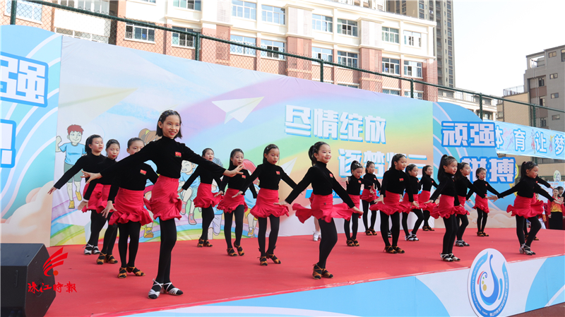 灯湖三小举行第二届校运会,萌娃赛场展风采!