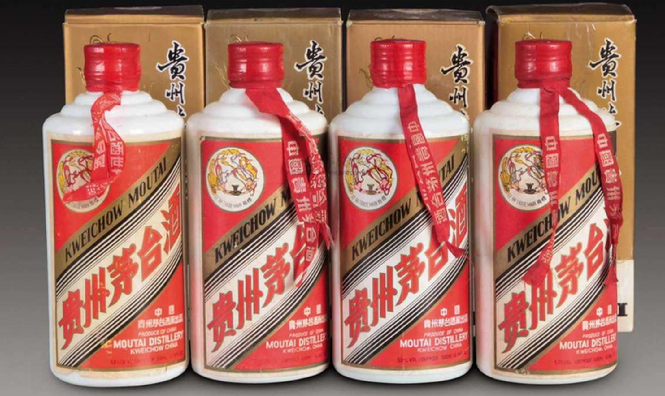 每年的茅台酒厂推出的酒非常多,光是纪念酒就不下百款,不管是飞天茅台