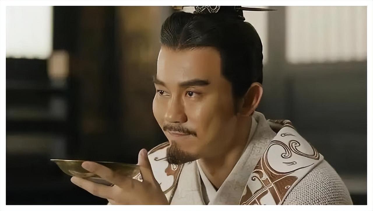 曹丕为何仅活到40岁,只因他喜欢做这几件事,其中两个年轻人常做