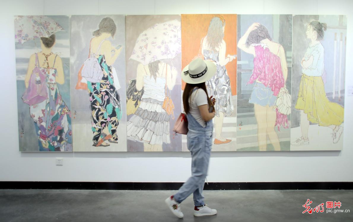 苏州举行"80后"画家陈三石水墨作品展