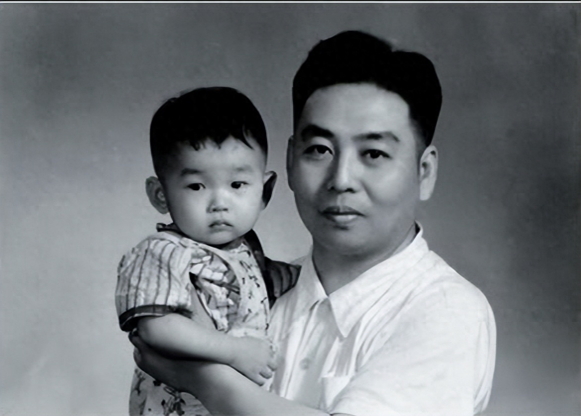 评剧名家新凤霞的三个儿女