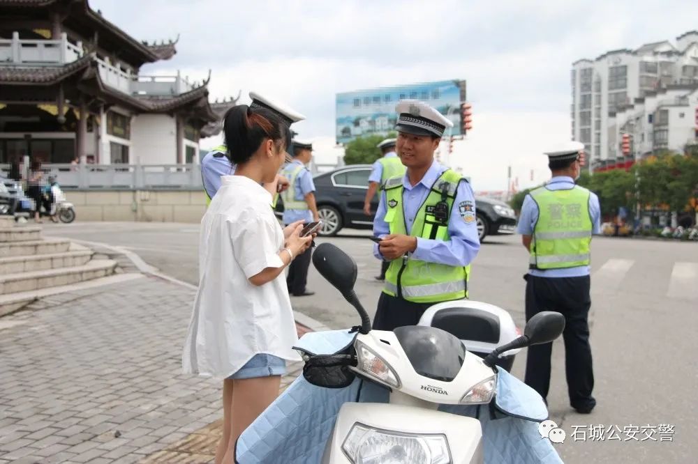 有序的道路交通环境 规范两轮车通行秩序 预防和减少二轮车事故 石城