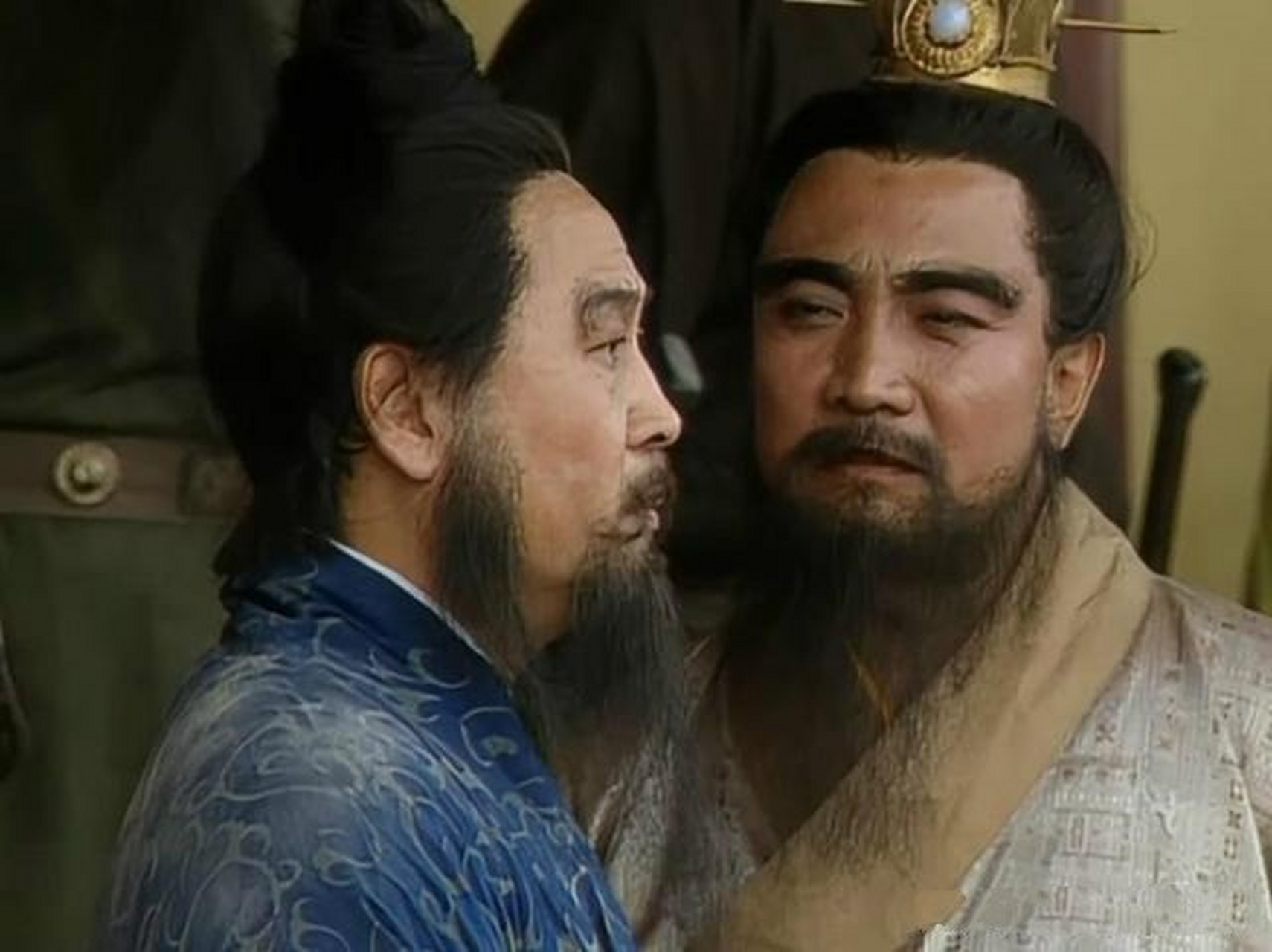 曹操俘虏陈宫,在处死前还笑着戏弄他:"你死后,你妻子可怎么办哦!