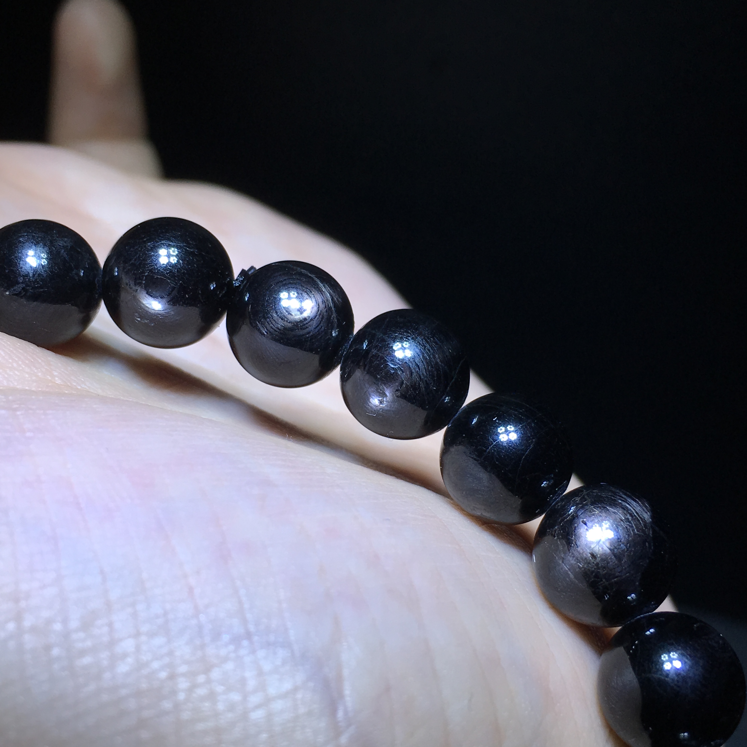 金运石手串的功效和作用,主要体现在这几方面