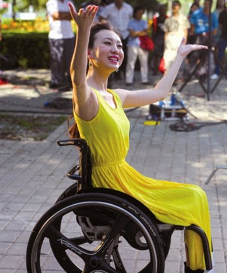 回顾刘岩因奥运彩排摔成终身残疾让张艺谋愧疚一生如今怎样了