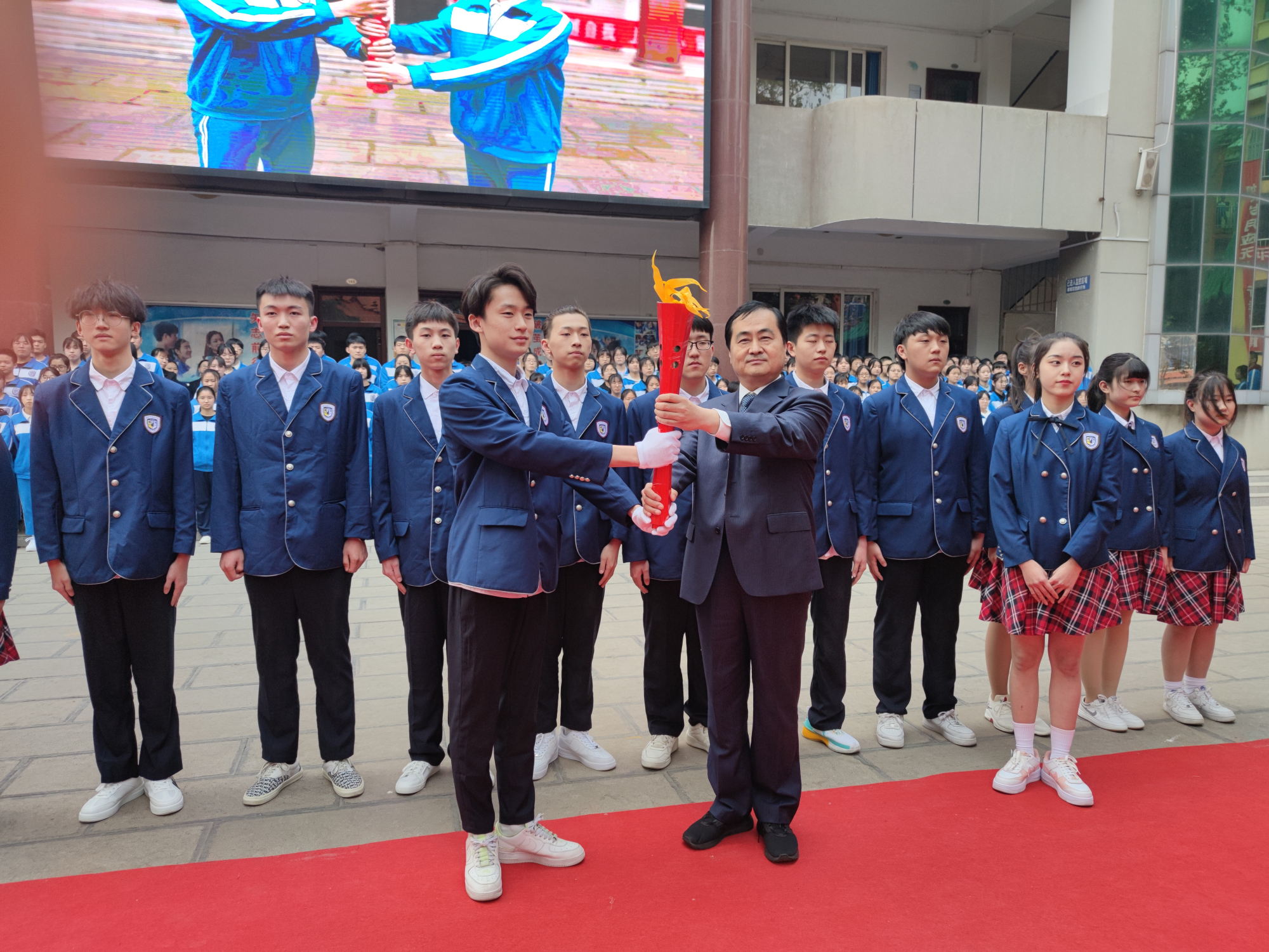 矢志前行破茧成蝶—邯郸市三中集团钢苑校区举行高考60天誓师大会