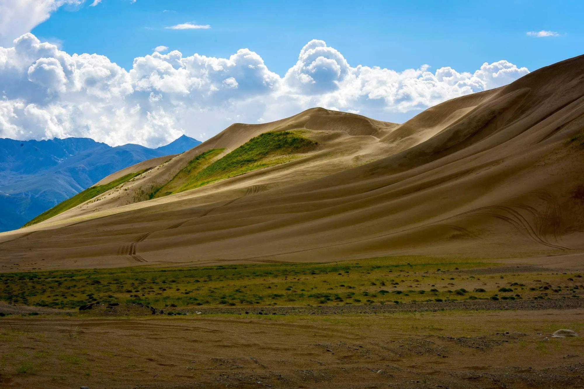 新疆景观和民风民俗……鸣沙山