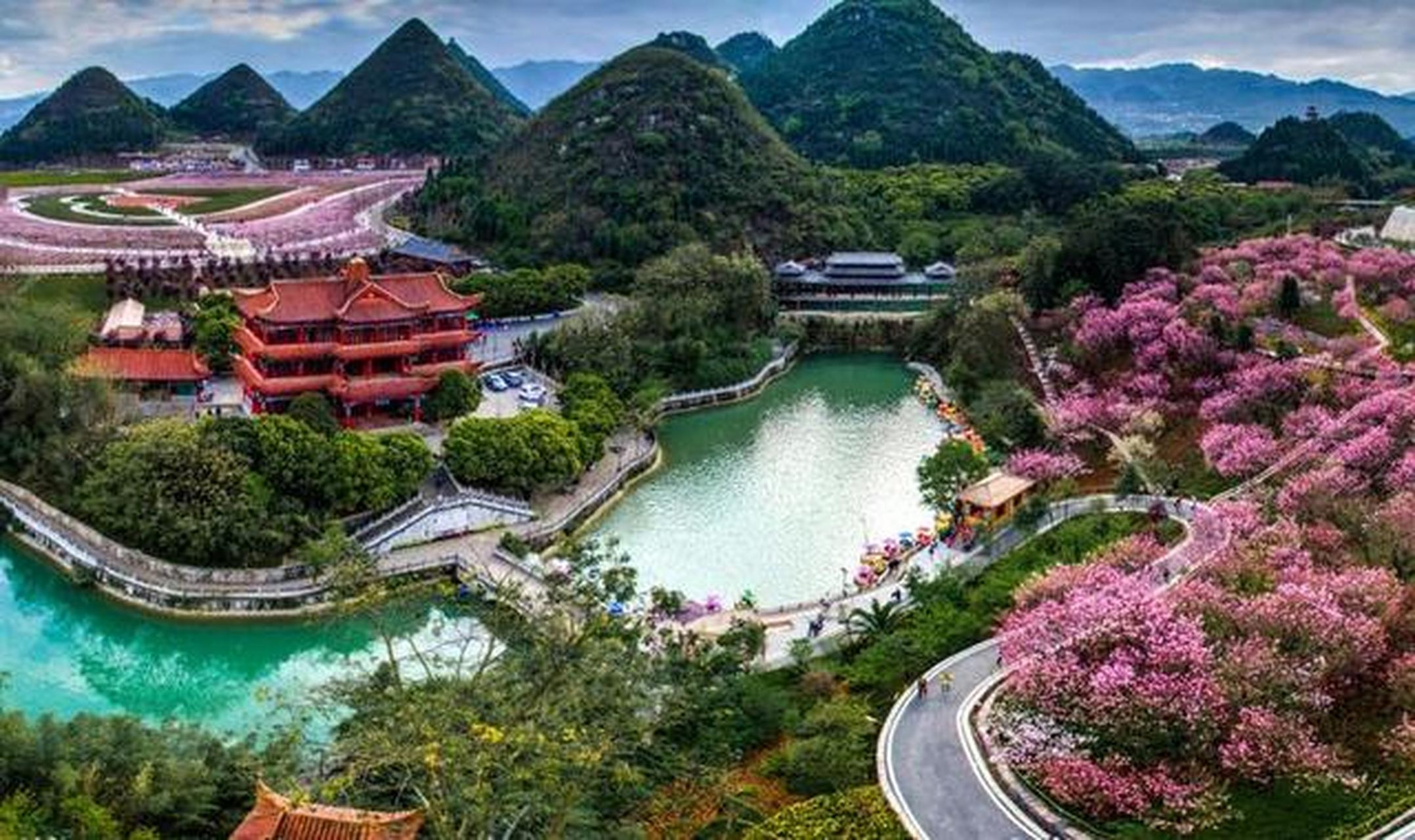 位于贵州兴义市的贵州醇景区,是4a级旅游景区,曾是著名的奇香贵州醇