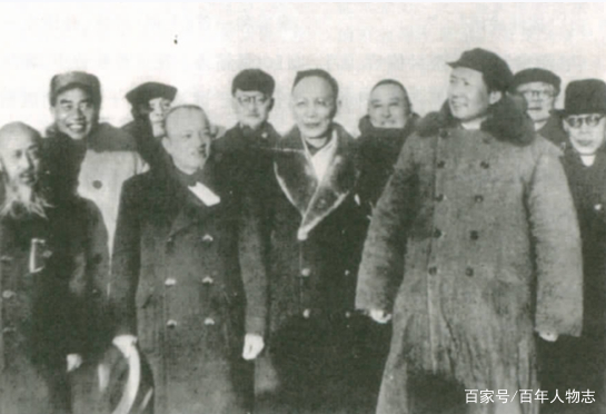59年毛主席登庐山写了首诗，郭沫若看后给主席写信：这诗有点瑕疵