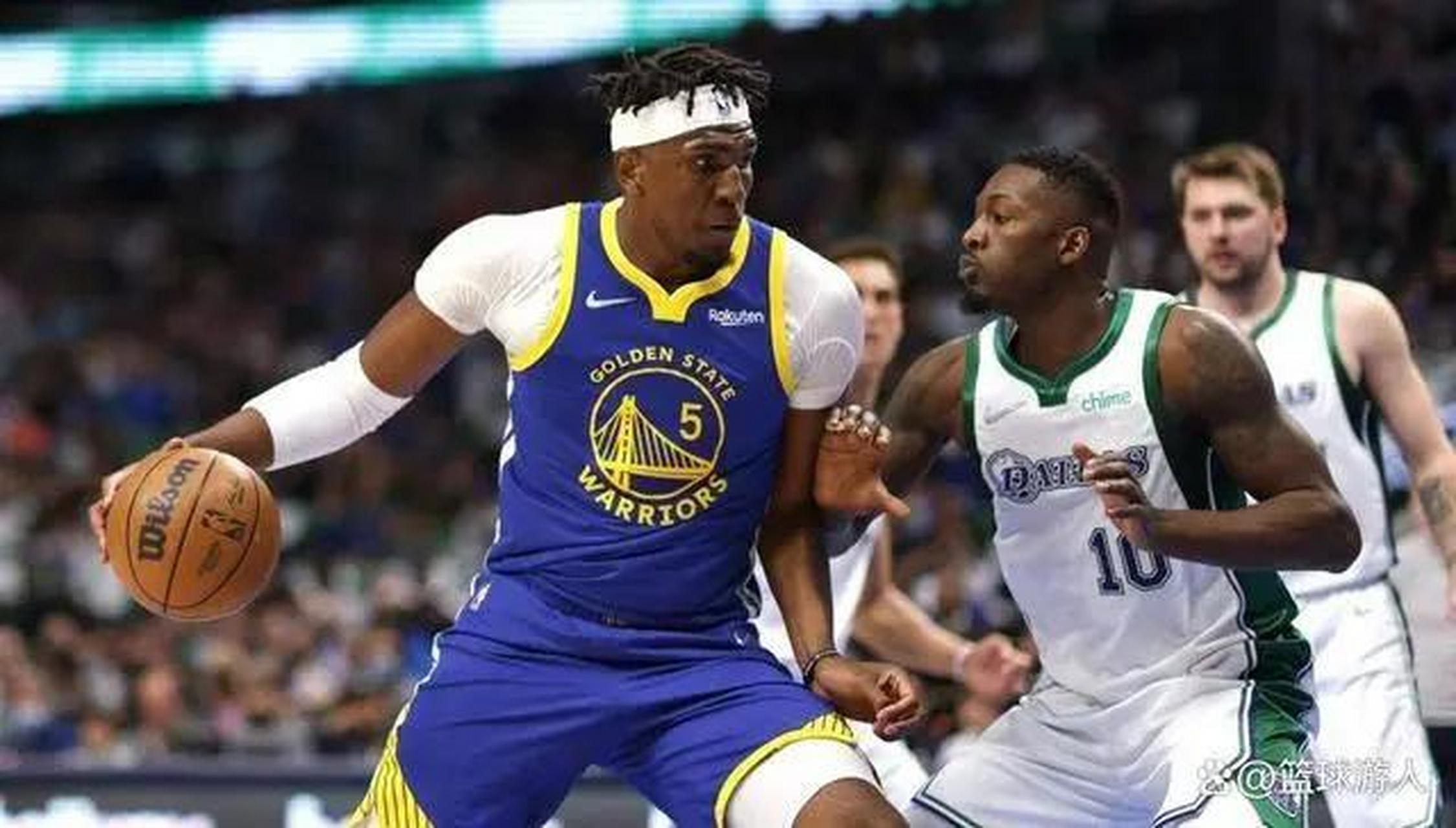 今日,名为klay thompsons burner账号更新了动态,表示卢尼的球衣