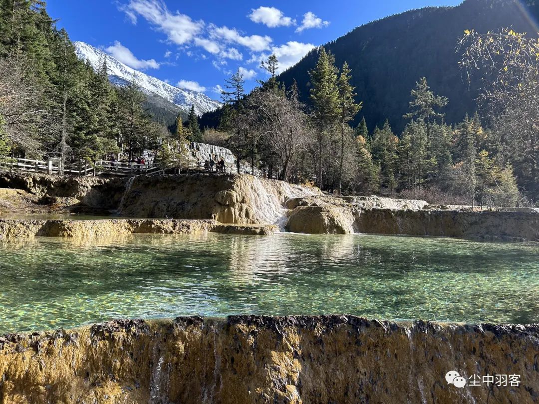 黄龙飞瀑流辉:浓缩版的九寨沟珍珠滩瀑布
