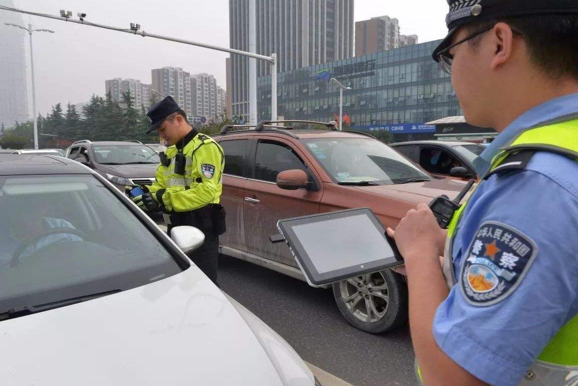 交警查車跑掉了有事嗎