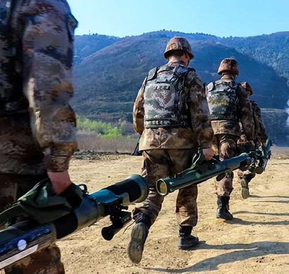 炫炸烧的解放军新一代云爆火箭筒:pf11式93毫米火箭筒