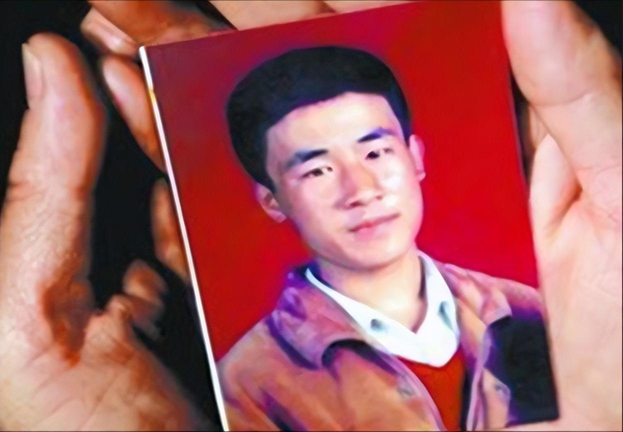 1996年呼市少年被枪决死后9年才知判错人父母走上艰辛申冤路
