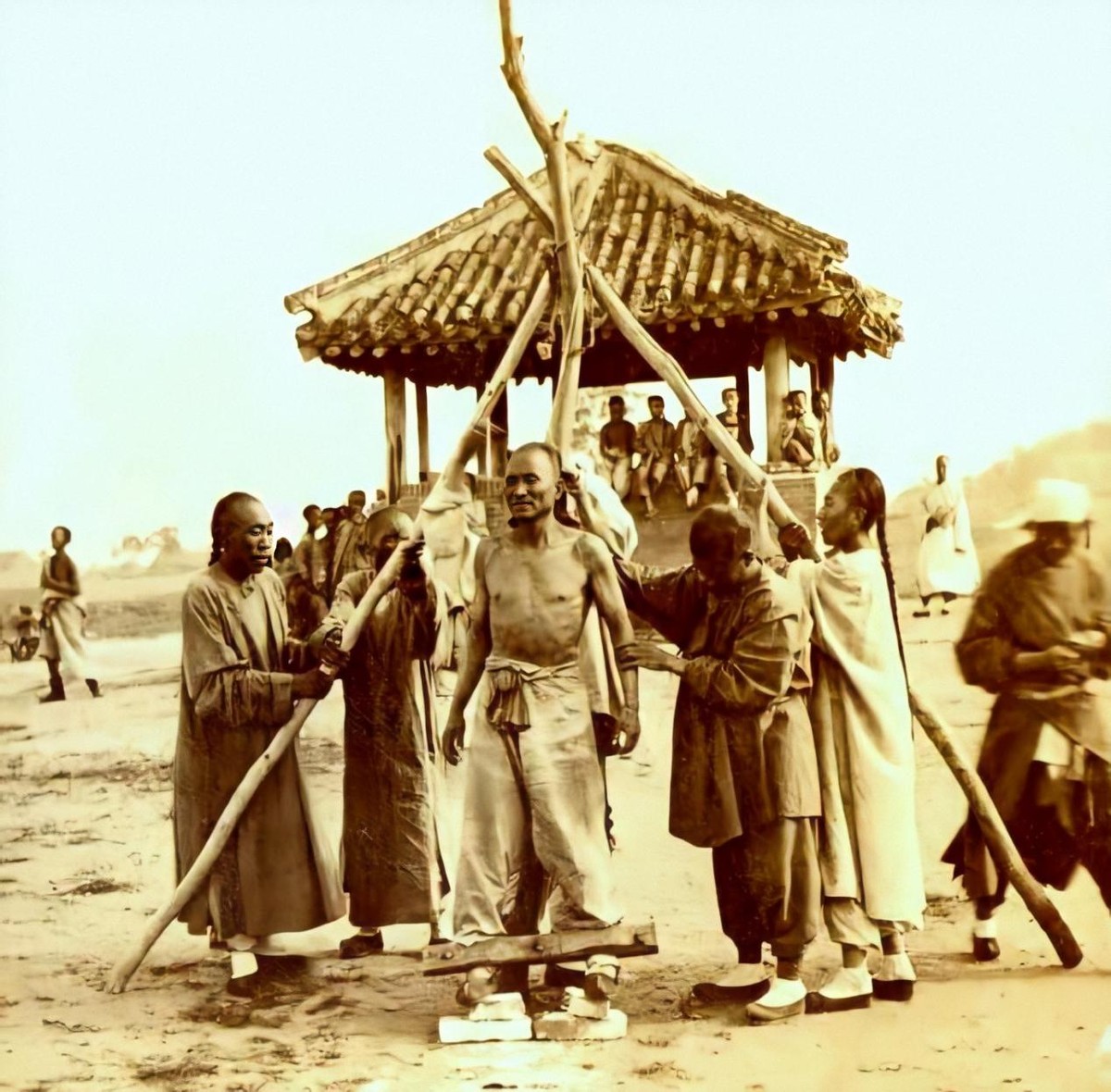 清朝酷刑"二龙吐须",用面条惩罚犯人,比"十大刑罚"还要狠