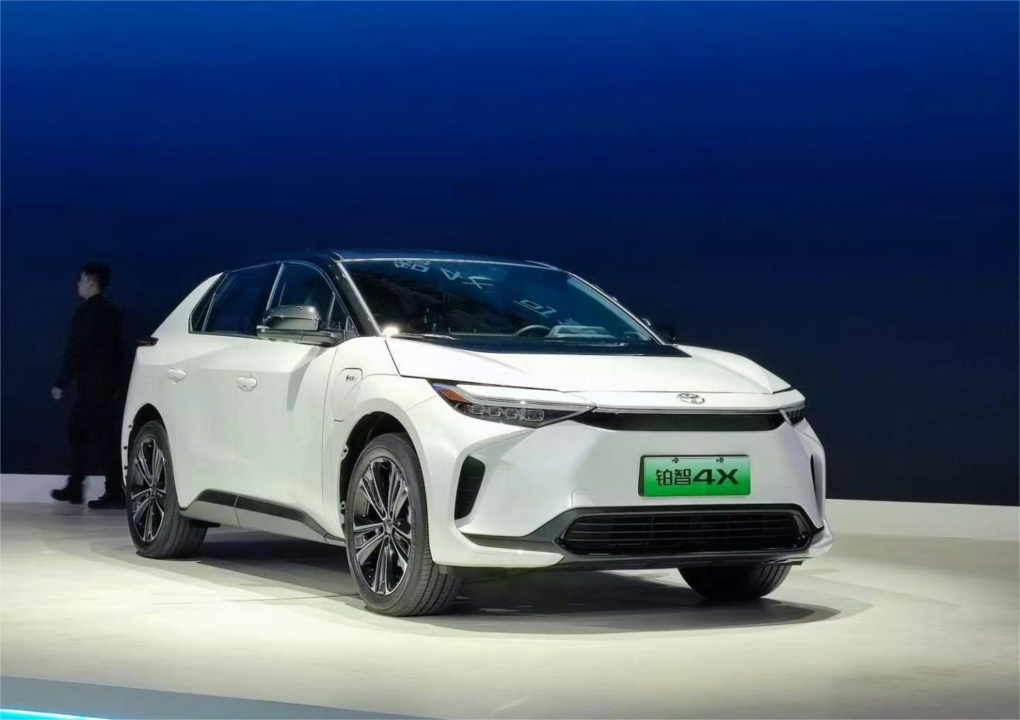 向国产电车宣战!丰田率先发力,入门款615km,加入了华为hicar