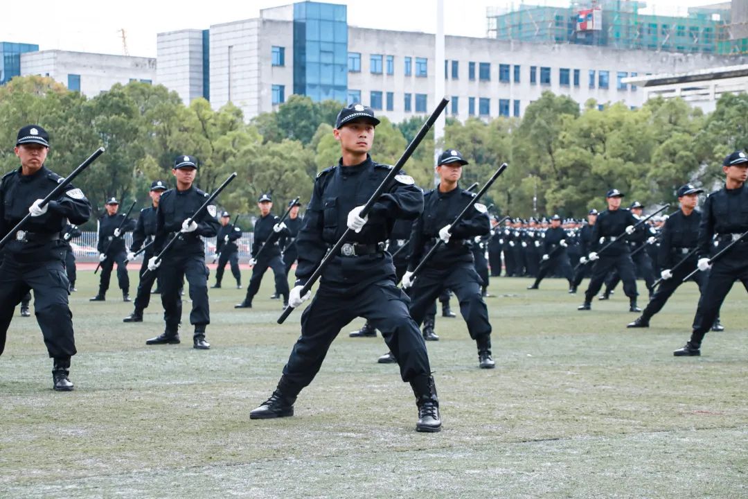 湖南警察学院2021级新生汇报表演:以军训之名,赴青春之约!