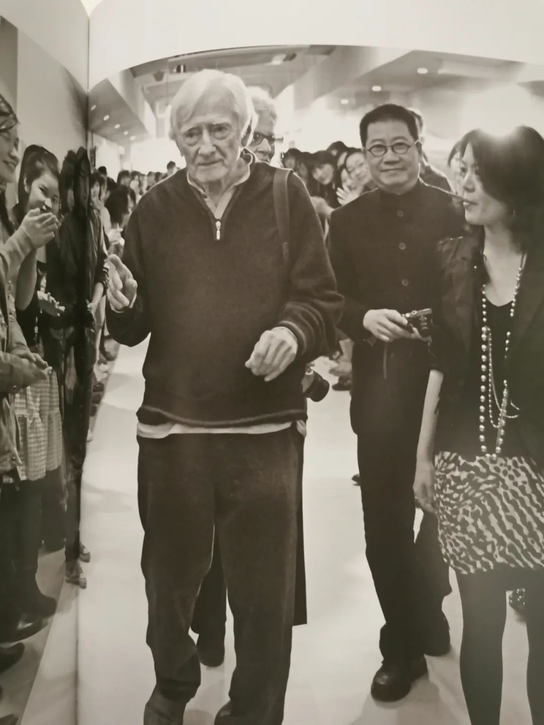 闲翻书第七期跟着马克·吕布拍中国