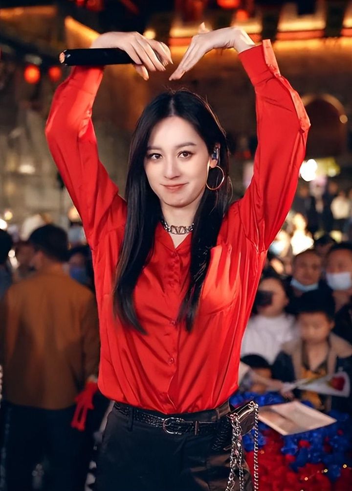 网红唐艺年收入过亿,35岁的女人也能逆袭人生,千万别小看自己