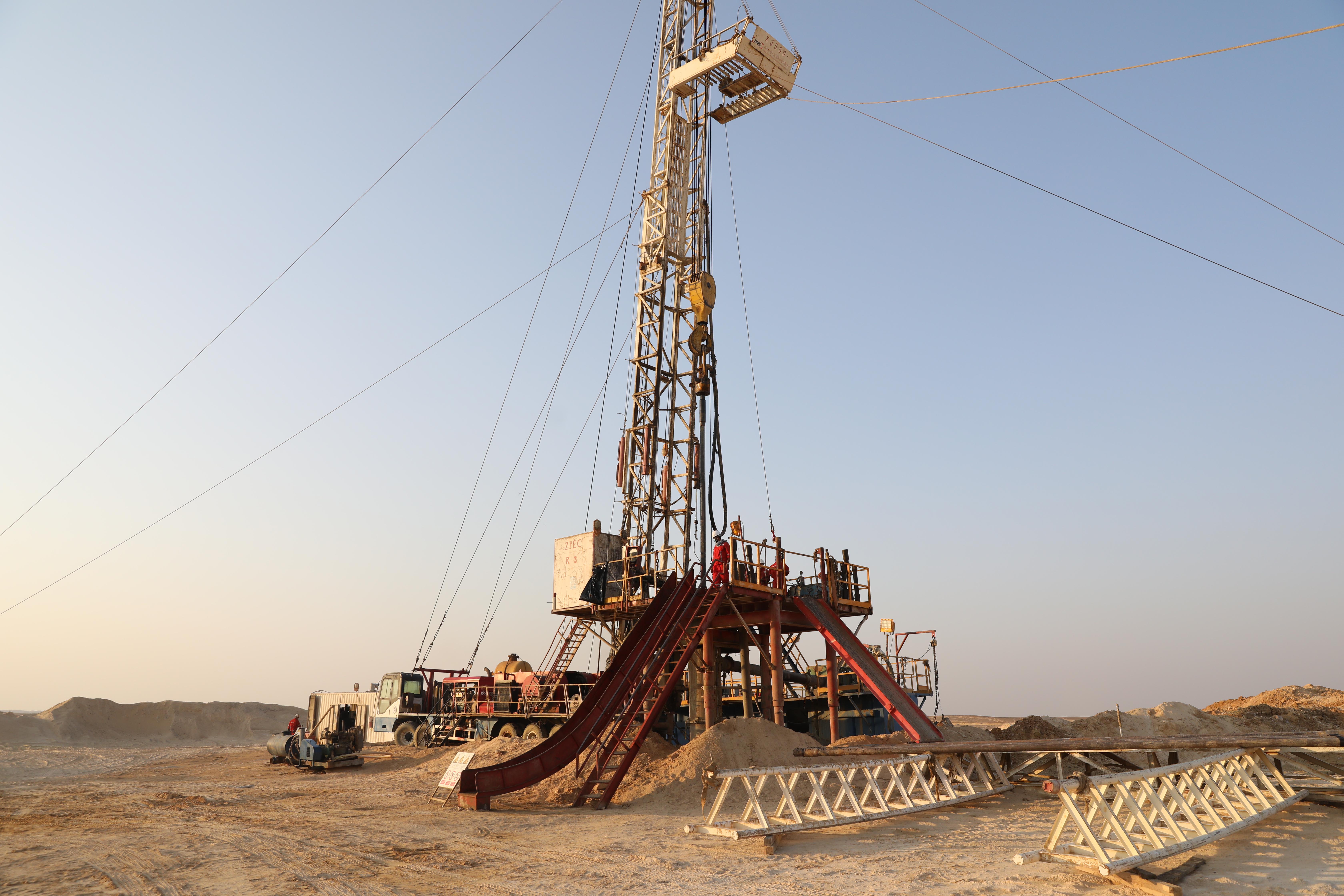 通讯:疫情之下钻探埃及最深沙漠水井