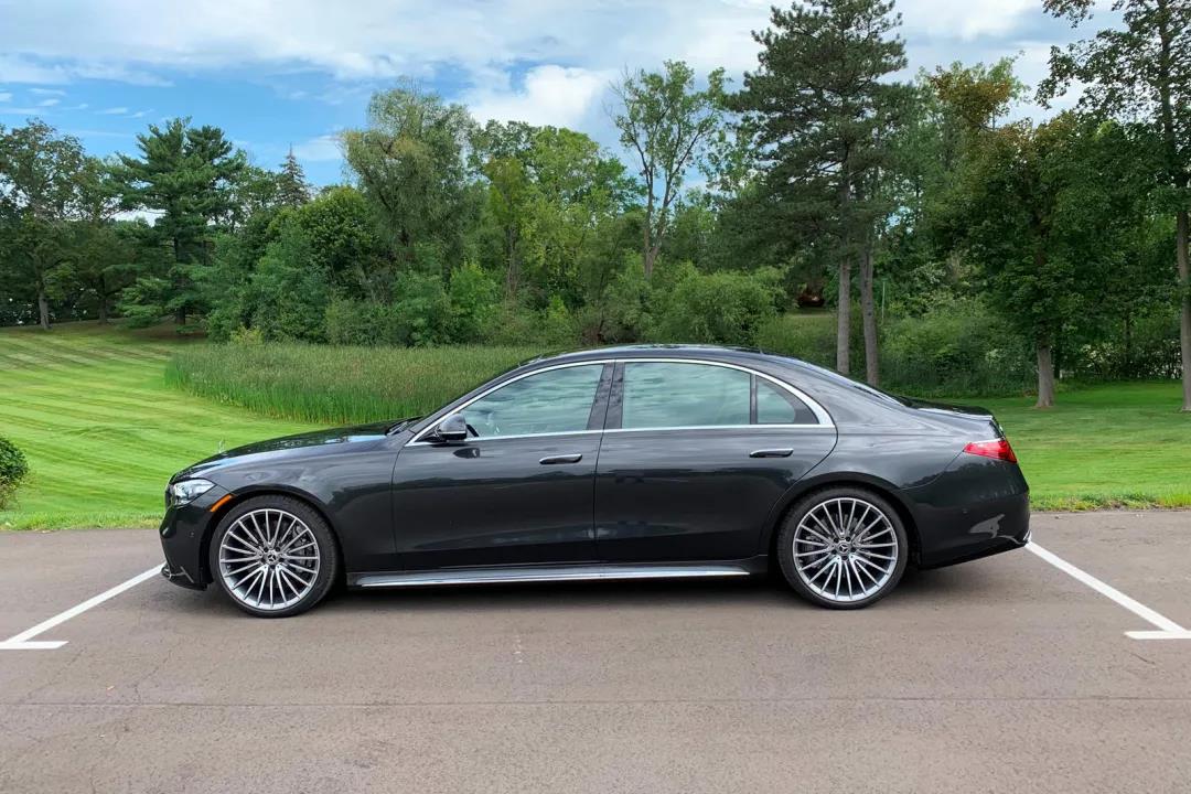 为什么奔驰s级是豪华车的代名词?看看他的内饰就明白了!