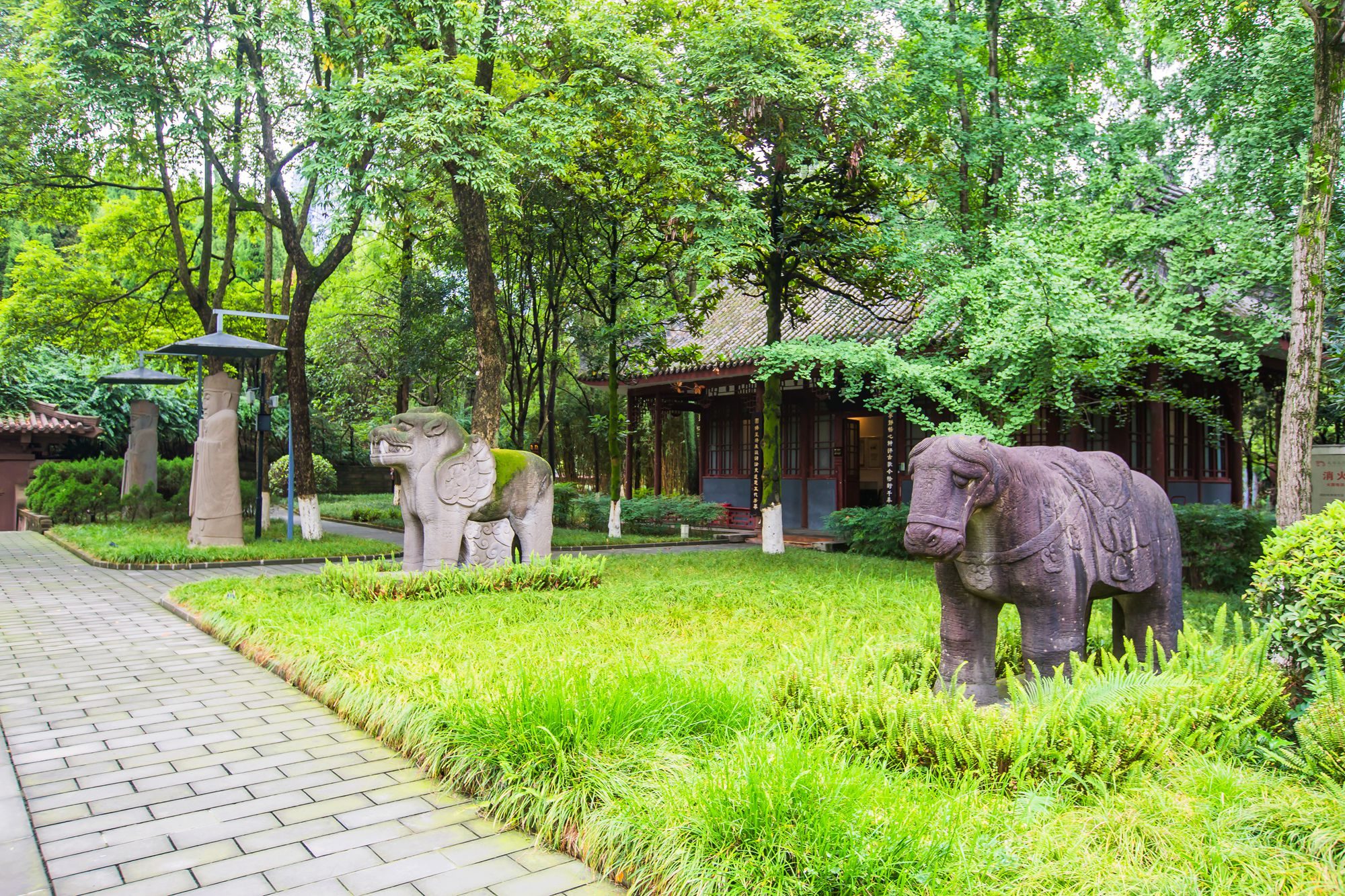 成都有一座永陵,历史悠久,是中国唯一将墓室修筑在地表的帝王陵
