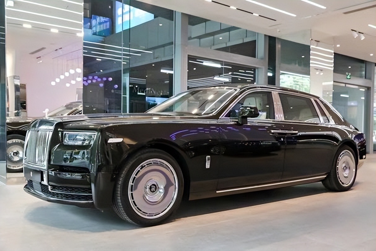 2023款劳斯莱斯幻影加长版,mansory超豪华轿车