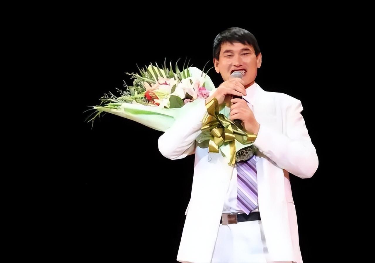 回顾大衣哥朱之文登上时尚杂志别被他和朱楼村的村民骗了