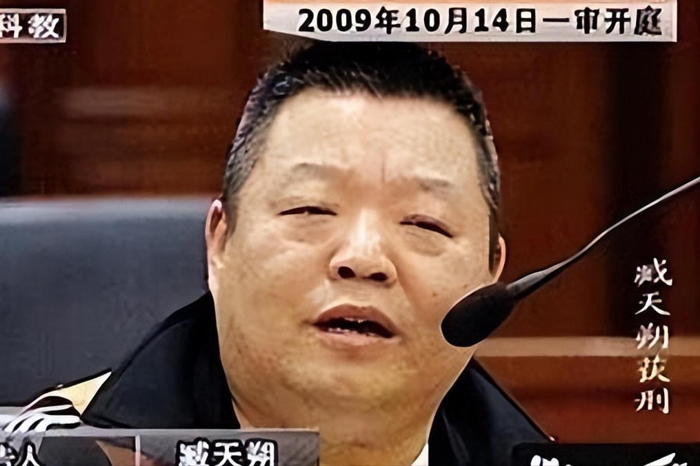 黑道歌手臧天朔有多狂扇梅婷耳光砸成龙场子最终却无人问津