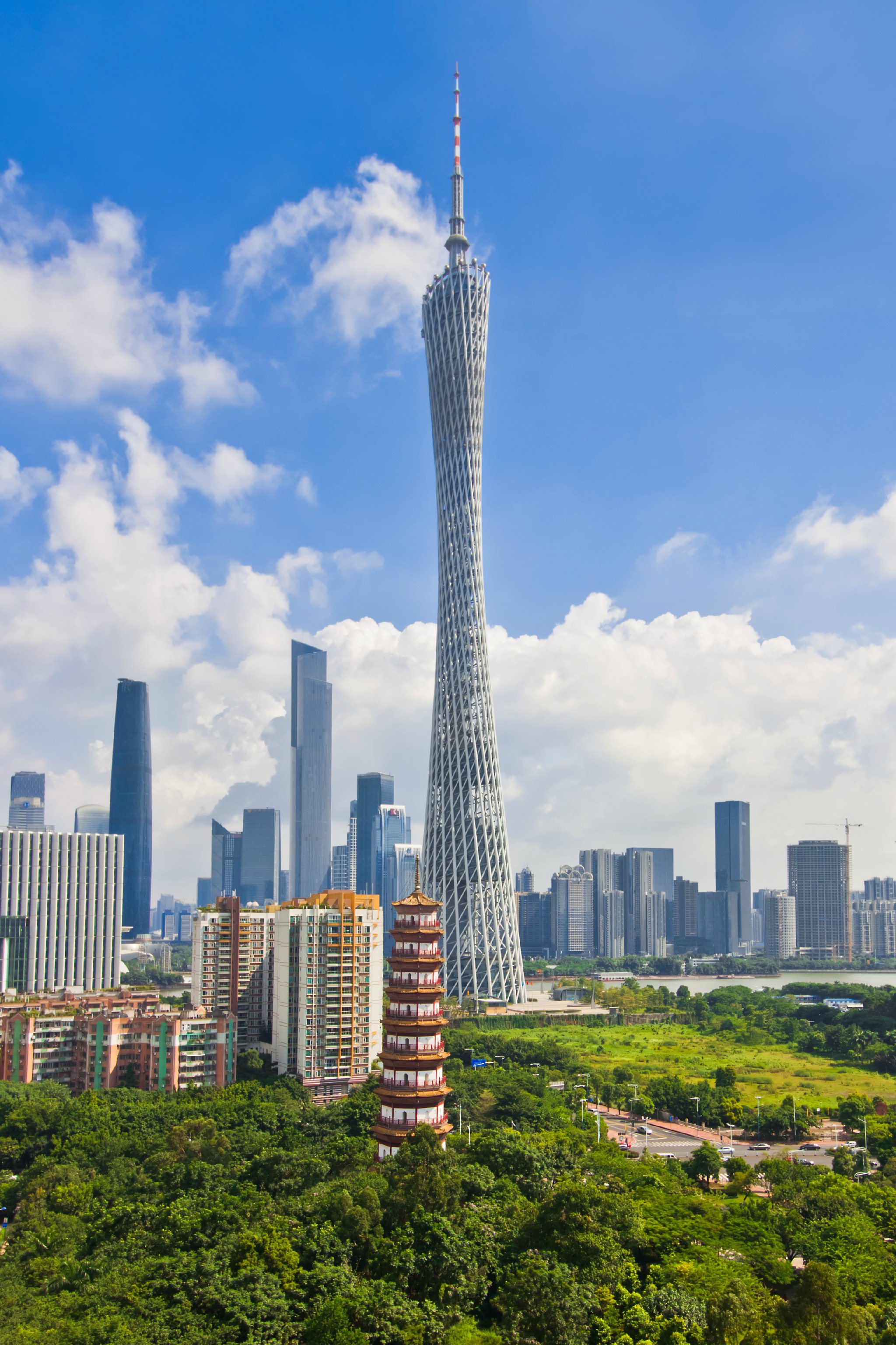 广州塔广州塔是广州的地标性建筑,也是中国第一高塔