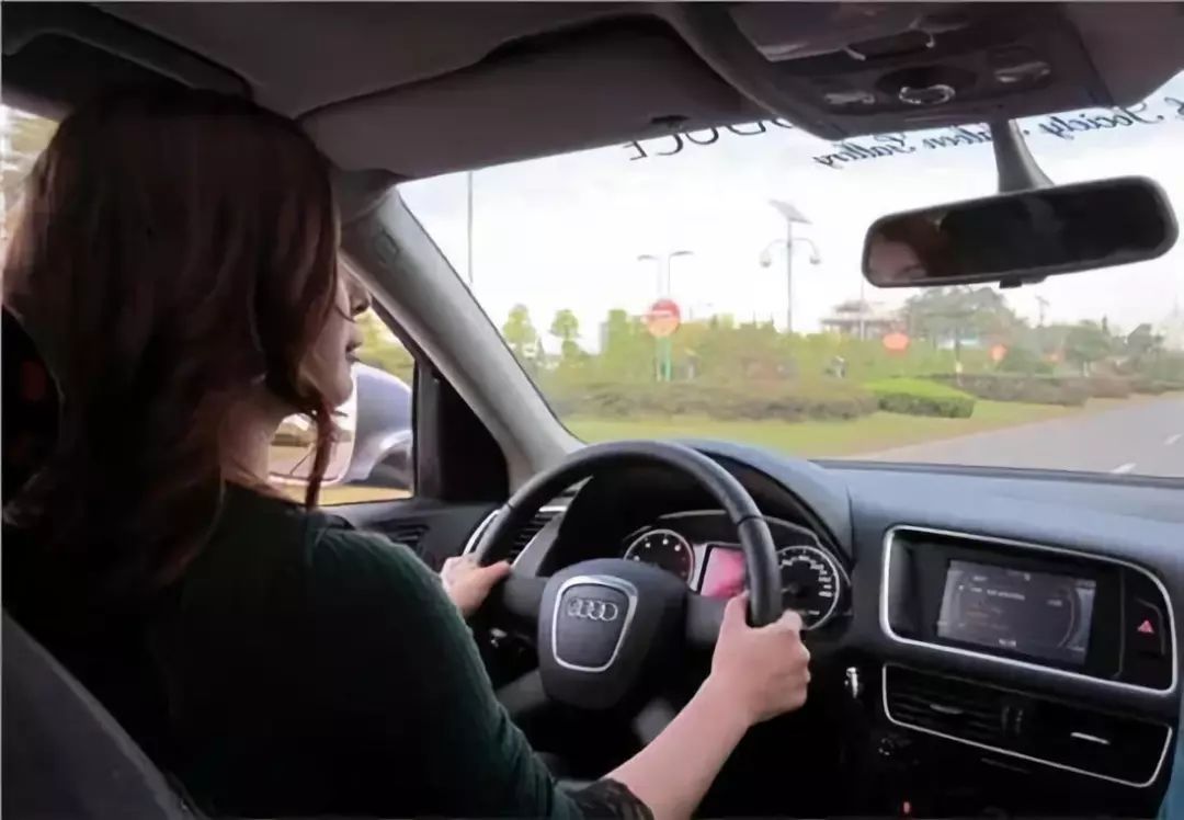 aeb到底是什么?余承东深夜发声:有的车企一把手也没有搞懂